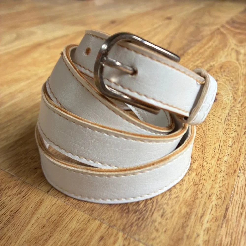 Vintage Skinny Belt White Faux Leather Silver Buckle Y2K IndieSleeze Minimalist